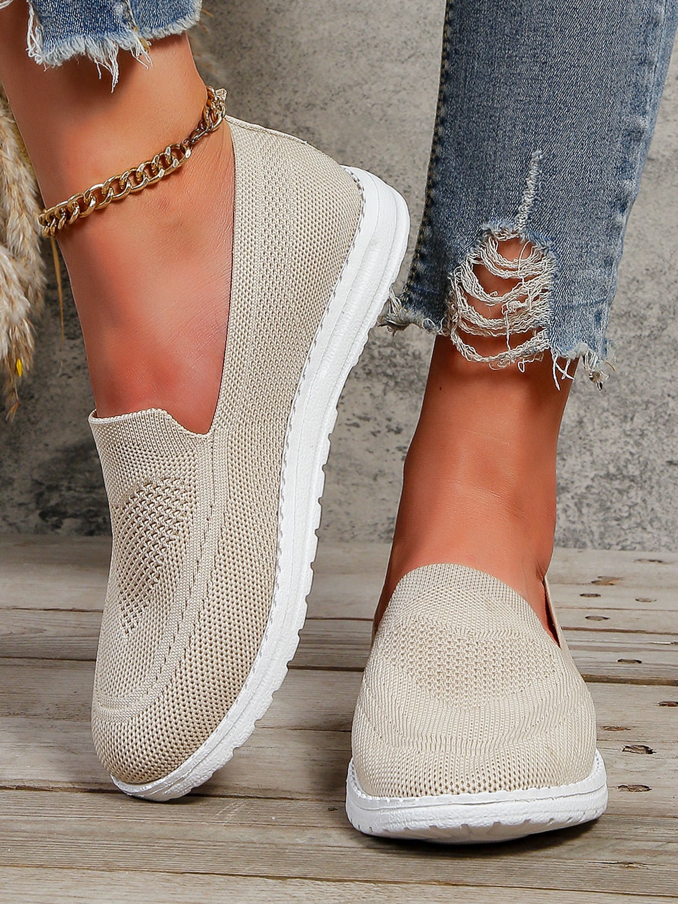 Plus Size Flat Heel Solid Color Flyknit Casual Women's Pumps