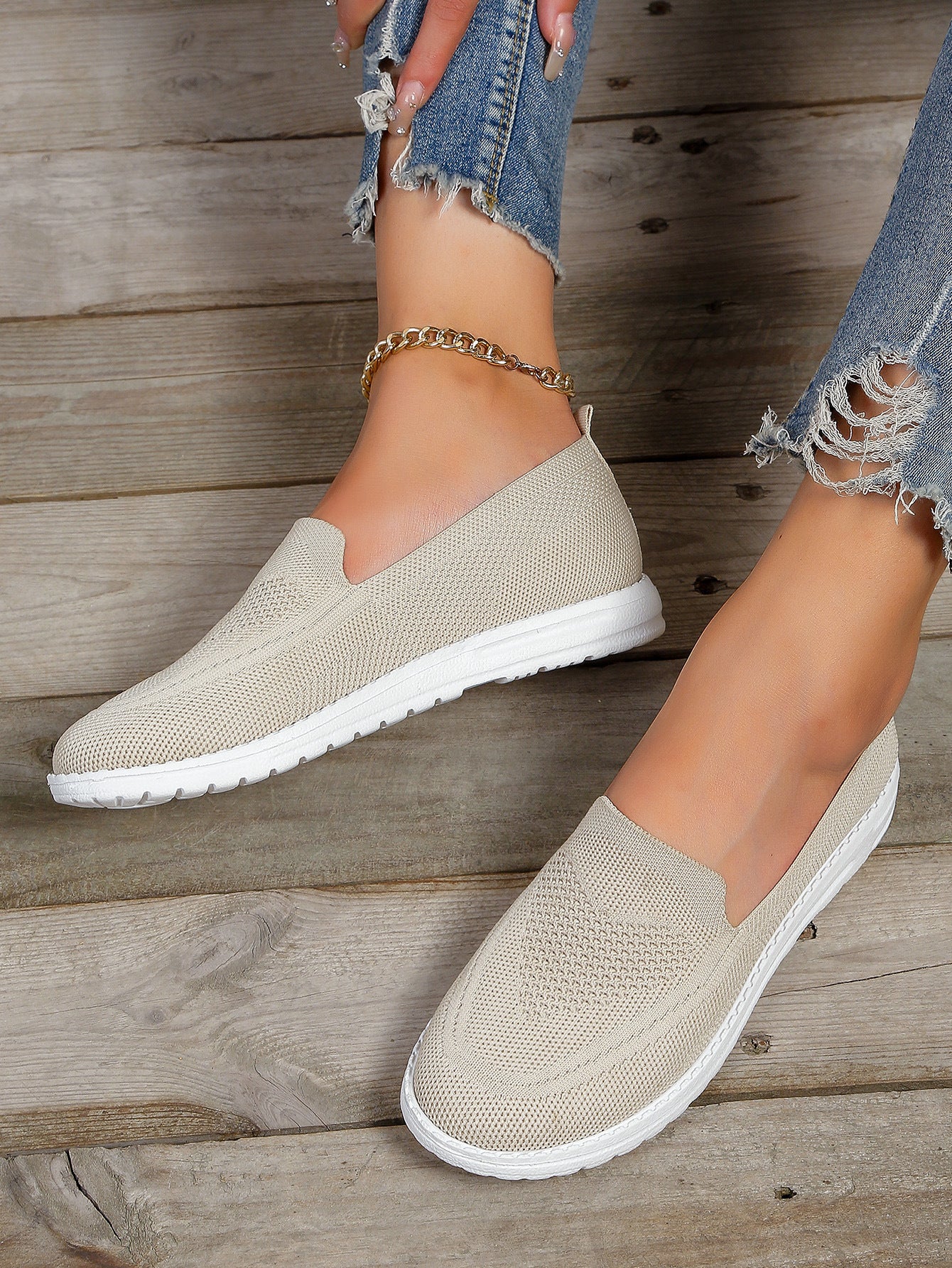 Plus Size Flat Heel Solid Color Flyknit Casual Women's Pumps