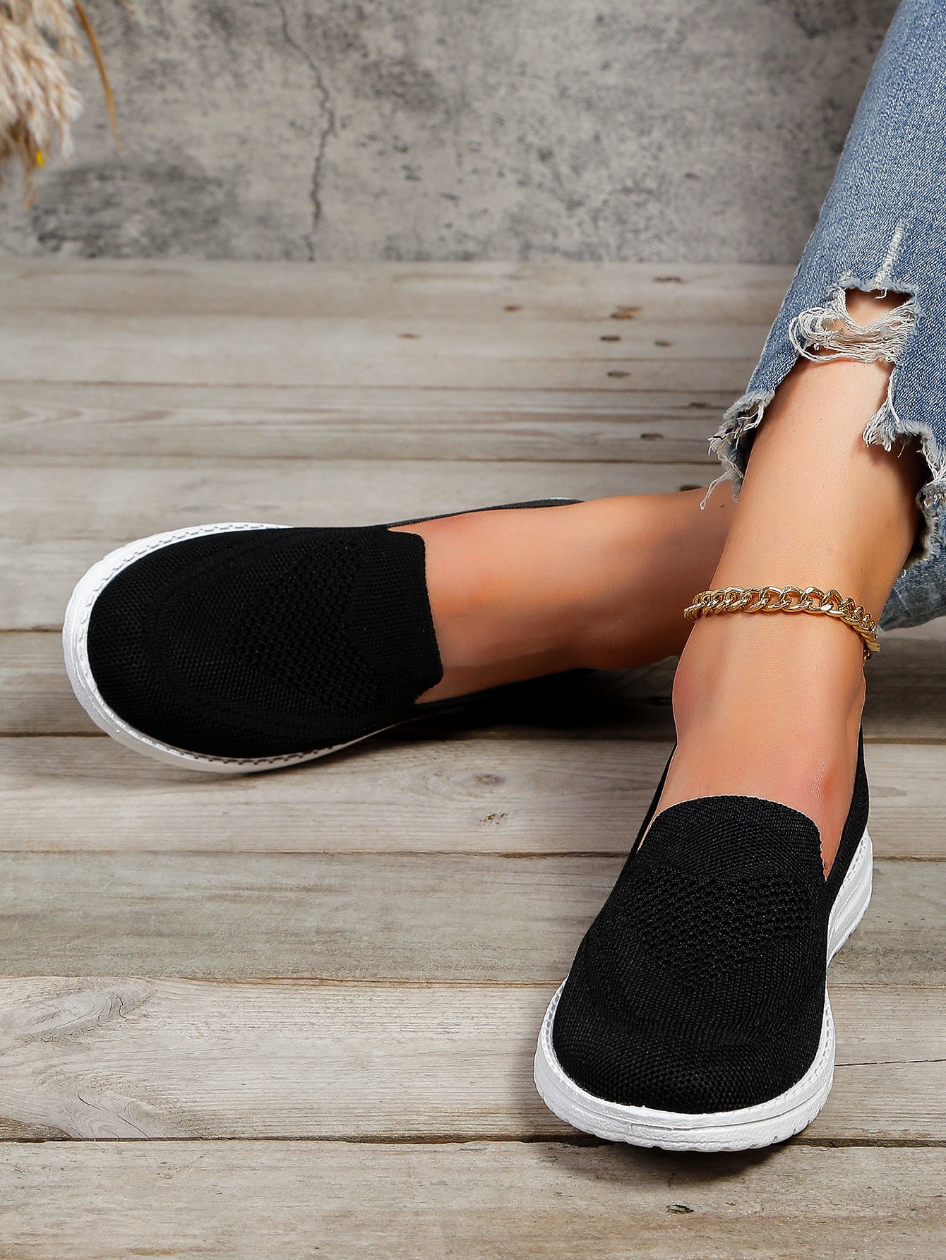 Plus Size Flat Heel Solid Color Flyknit Casual Women's Pumps
