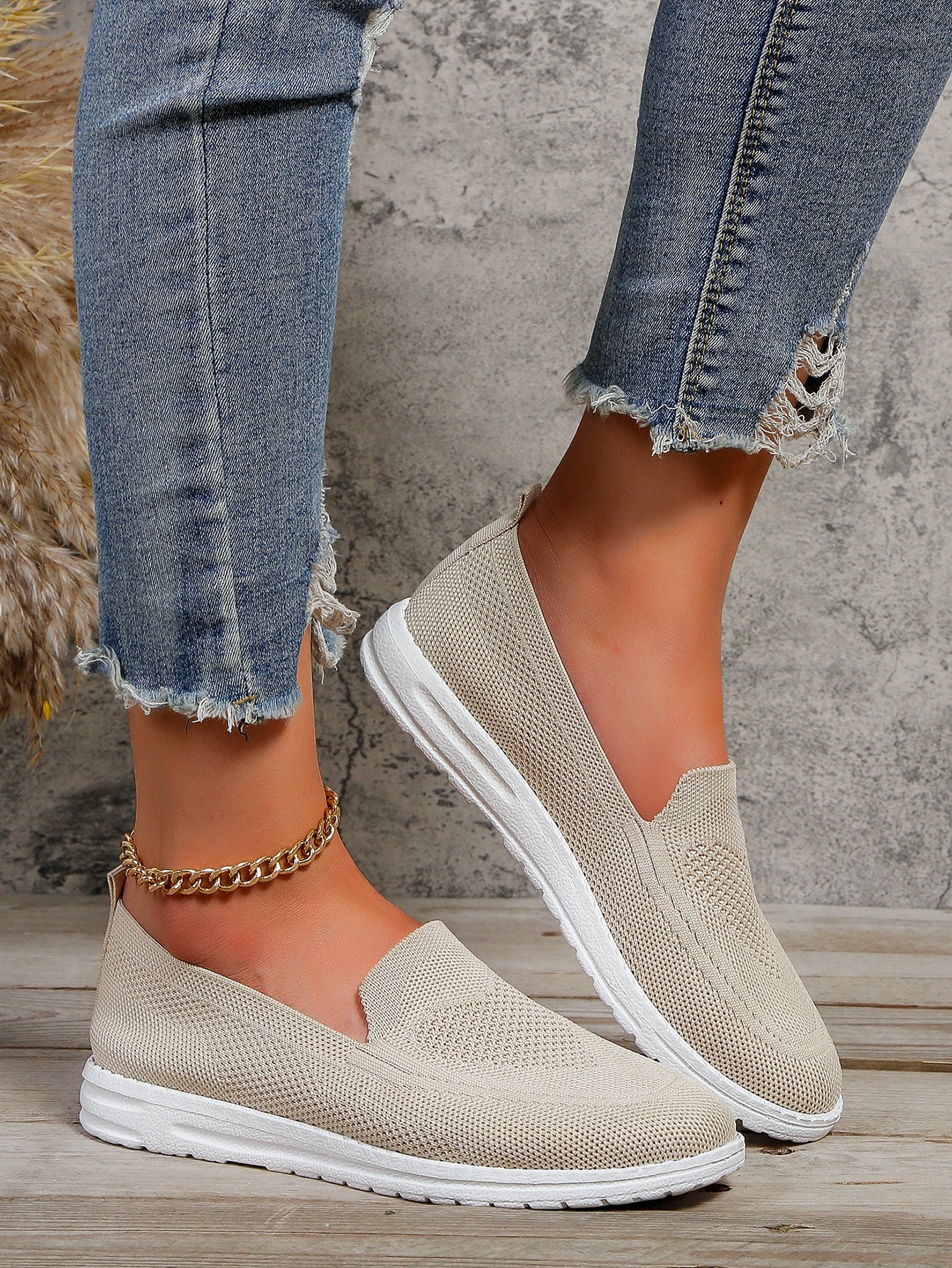 Plus Size Flat Heel Solid Color Flyknit Casual Women's Pumps